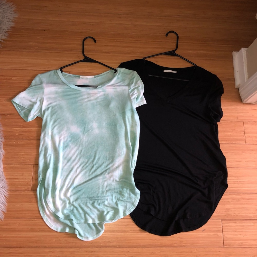 Bundle 2 small boutique tees blue and black